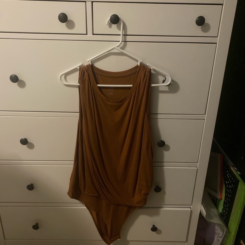 🩷5/$10🩷 Orange-brown bodysuit